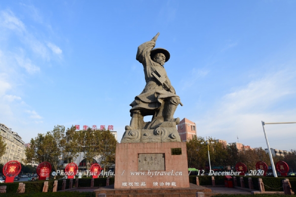 大禹像